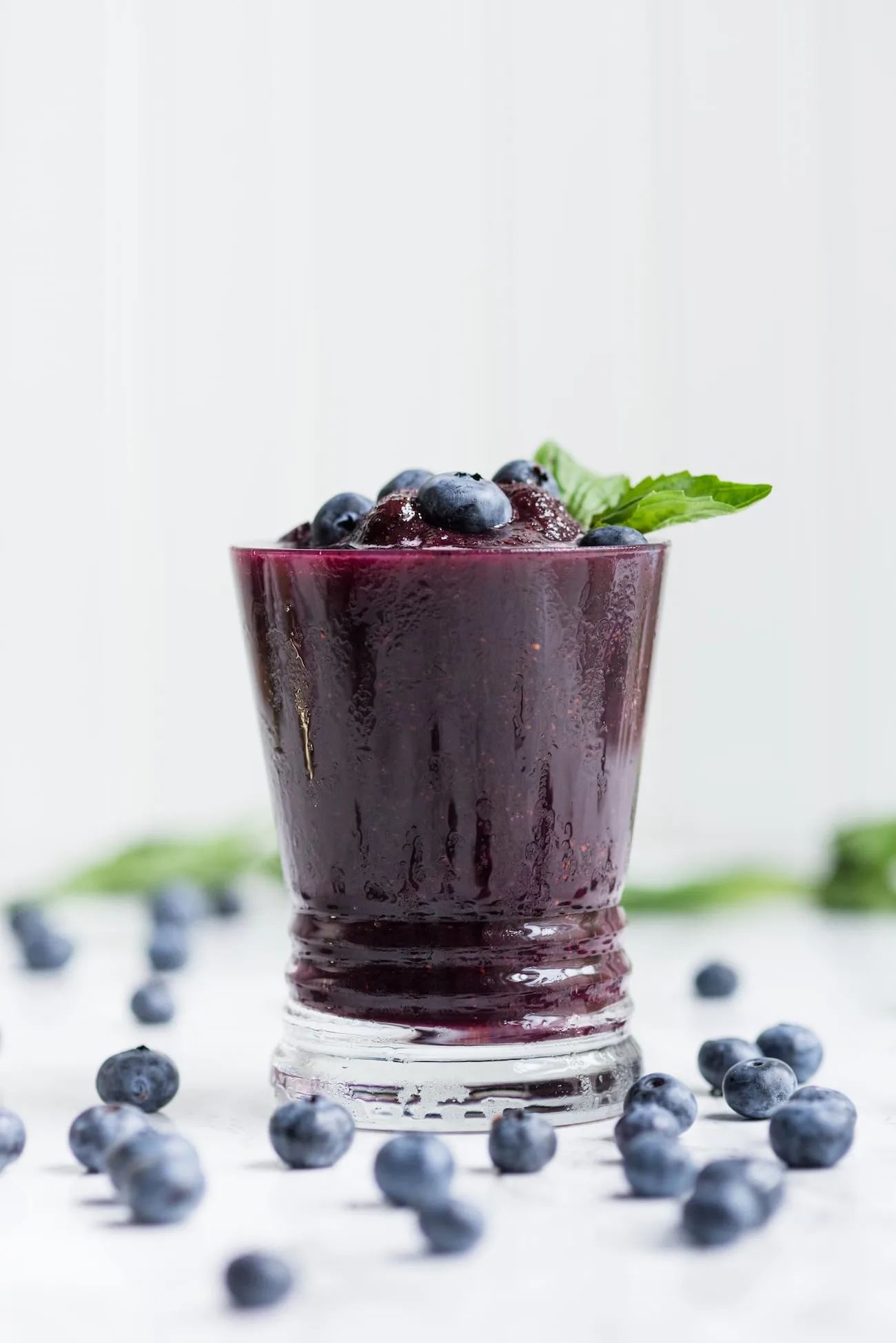 Frozen Blueberry Beet Gin Cocktails! Click through for fun party ideas, easy entertaining ideas, cocktail recipes, party recipes and more from @cydconverse