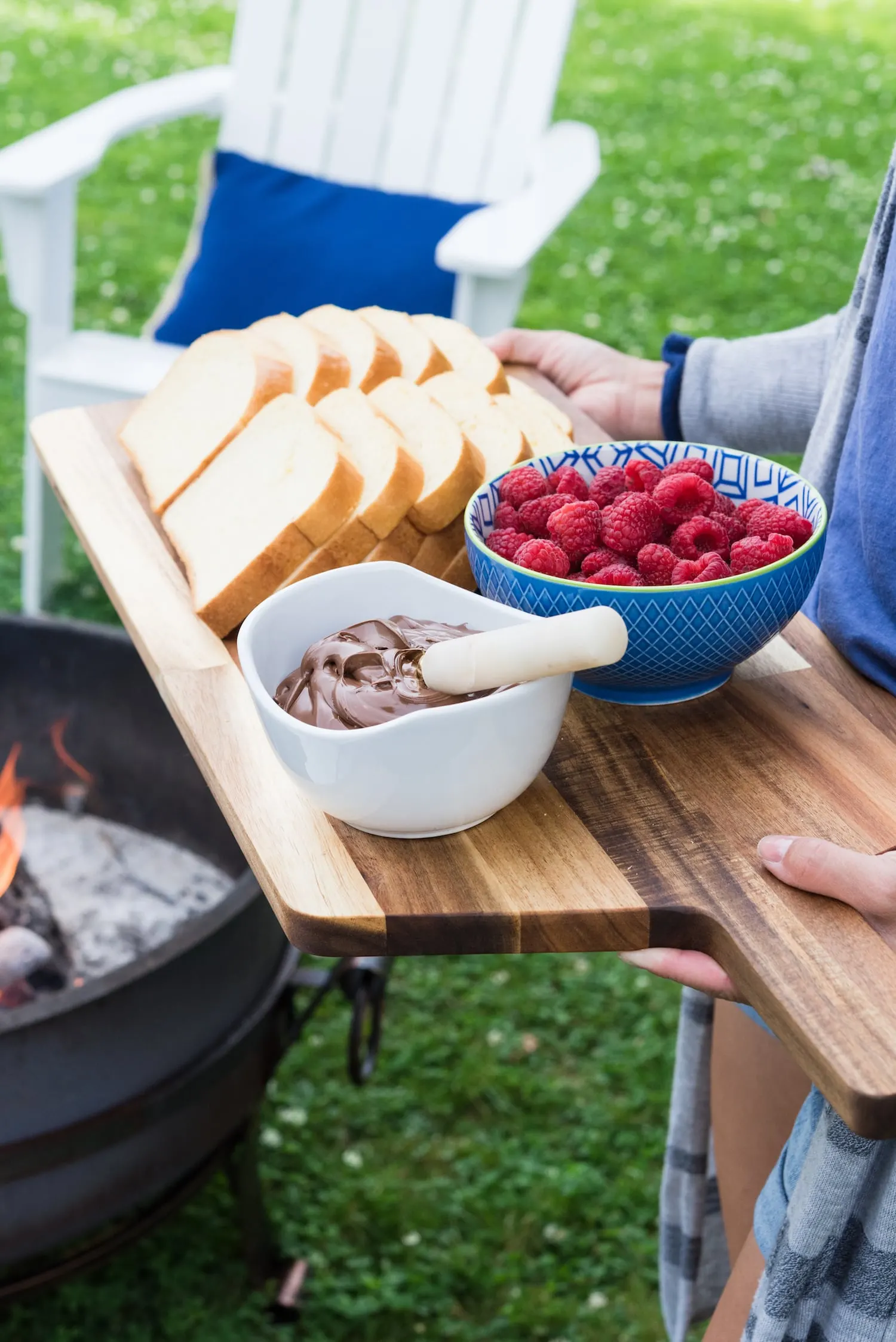 Best Camping Recipes! Raspberry Nutella mountain pies from entertaining blog @cydconverse