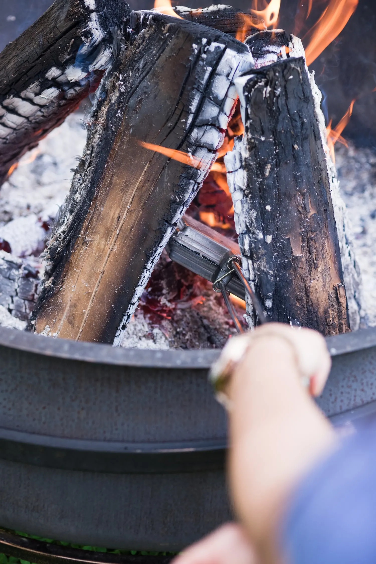 Best Camping Recipes! Raspberry Nutella mountain pies from entertaining blog @cydconverse