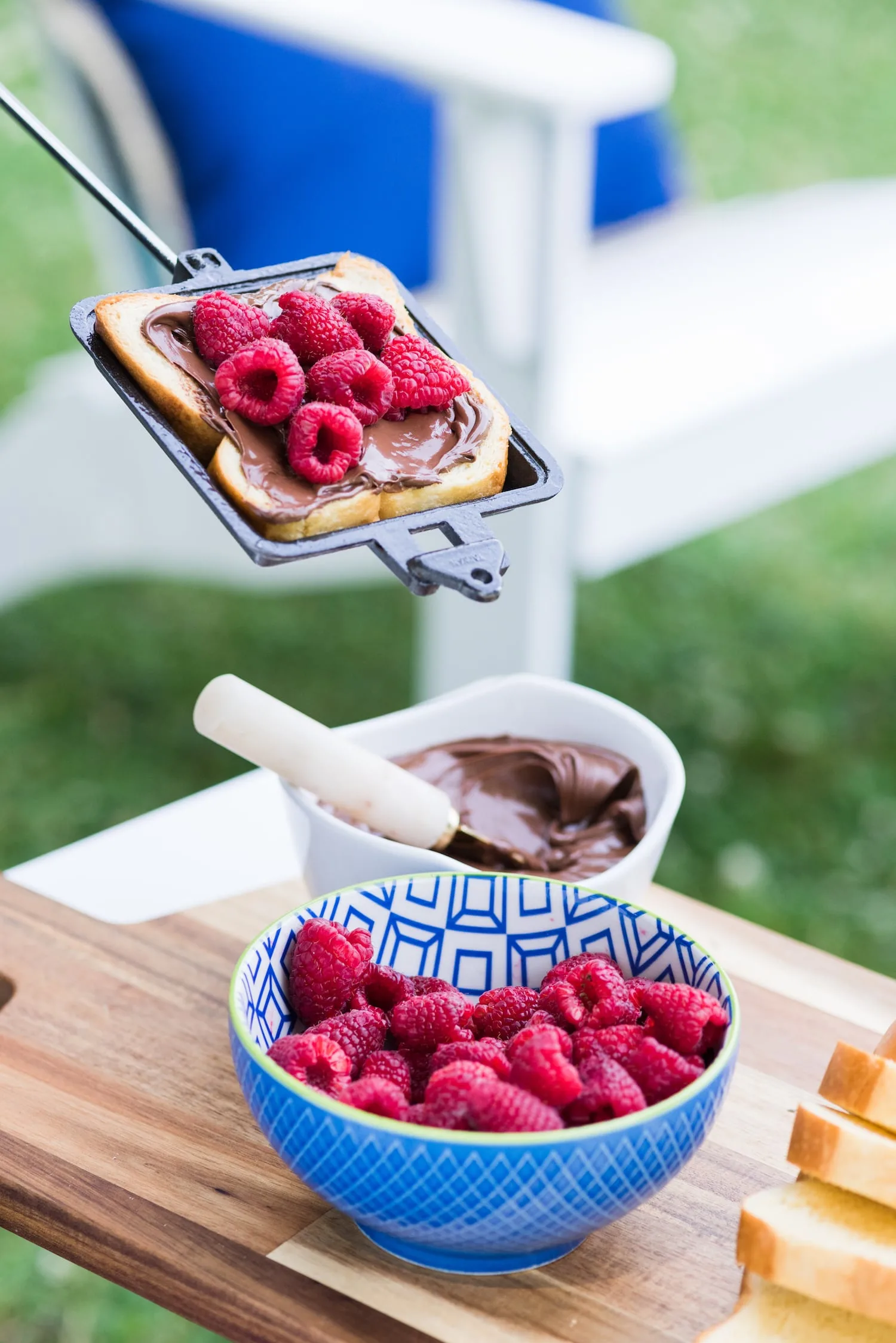 Best Camping Recipes! Raspberry Nutella mountain pies from entertaining blog @cydconverse