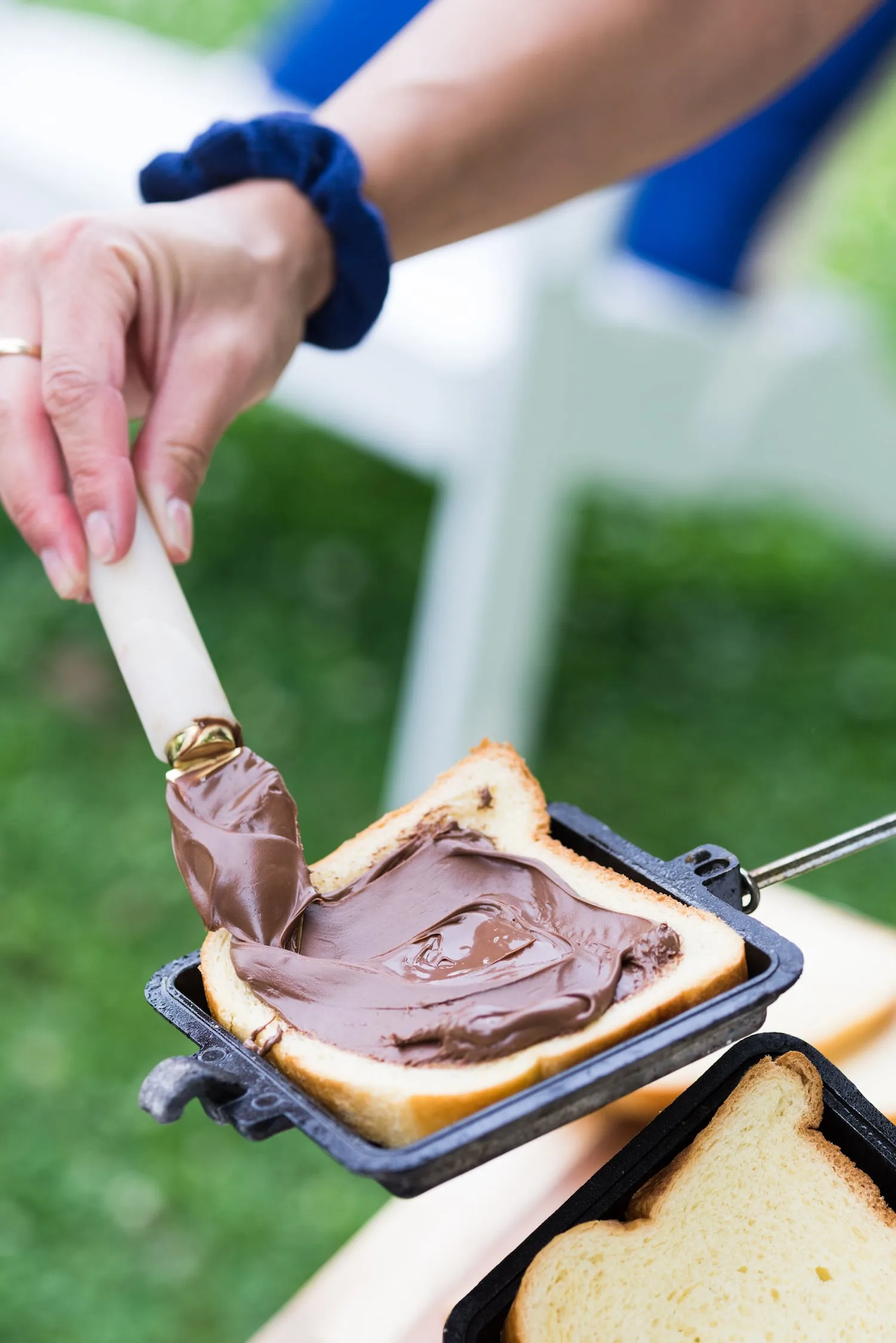 Best Camping Recipes! Raspberry Nutella mountain pies from entertaining blog @cydconverse