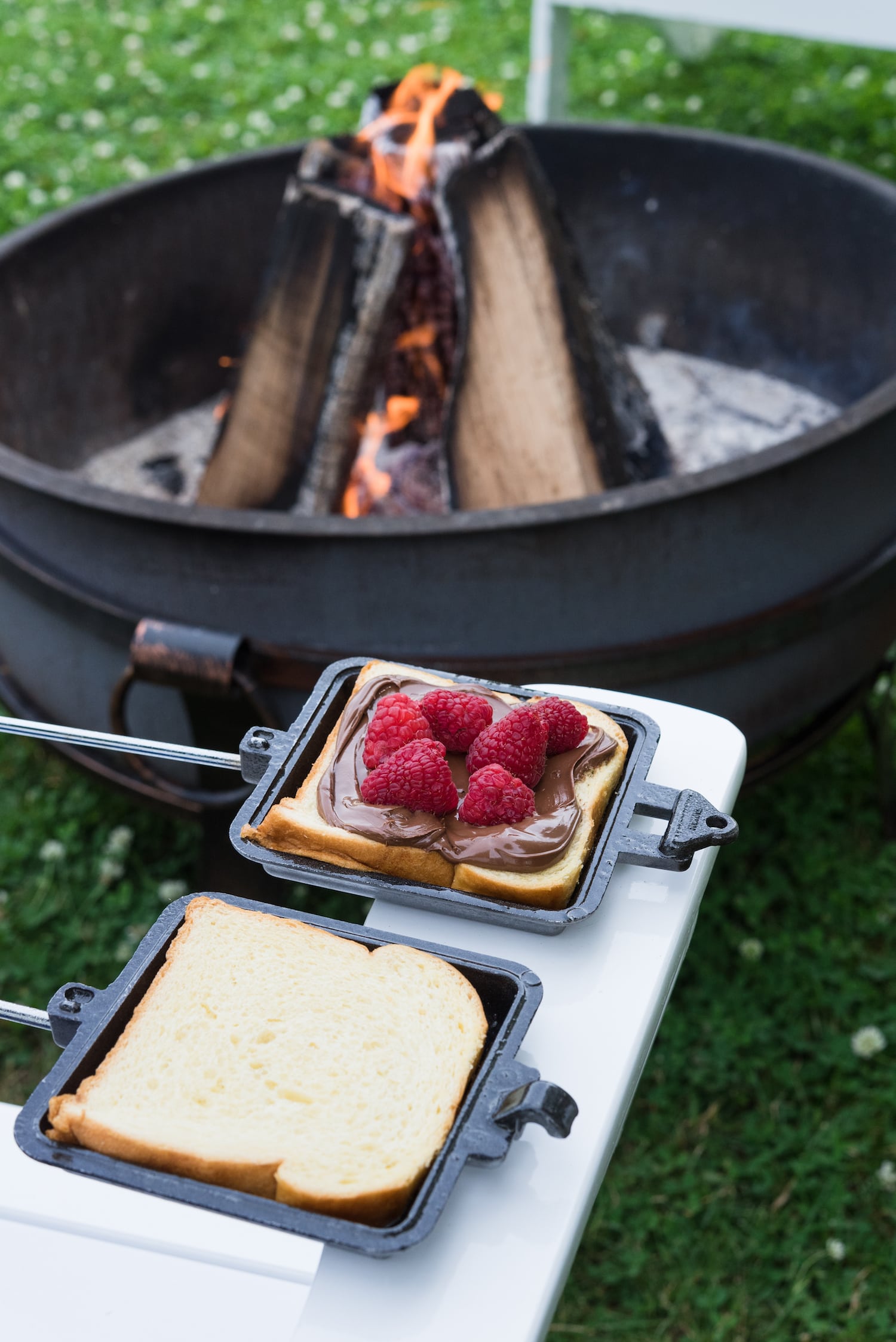 Best Camping Recipes! Raspberry Nutella mountain pies from entertaining blog @cydconverse