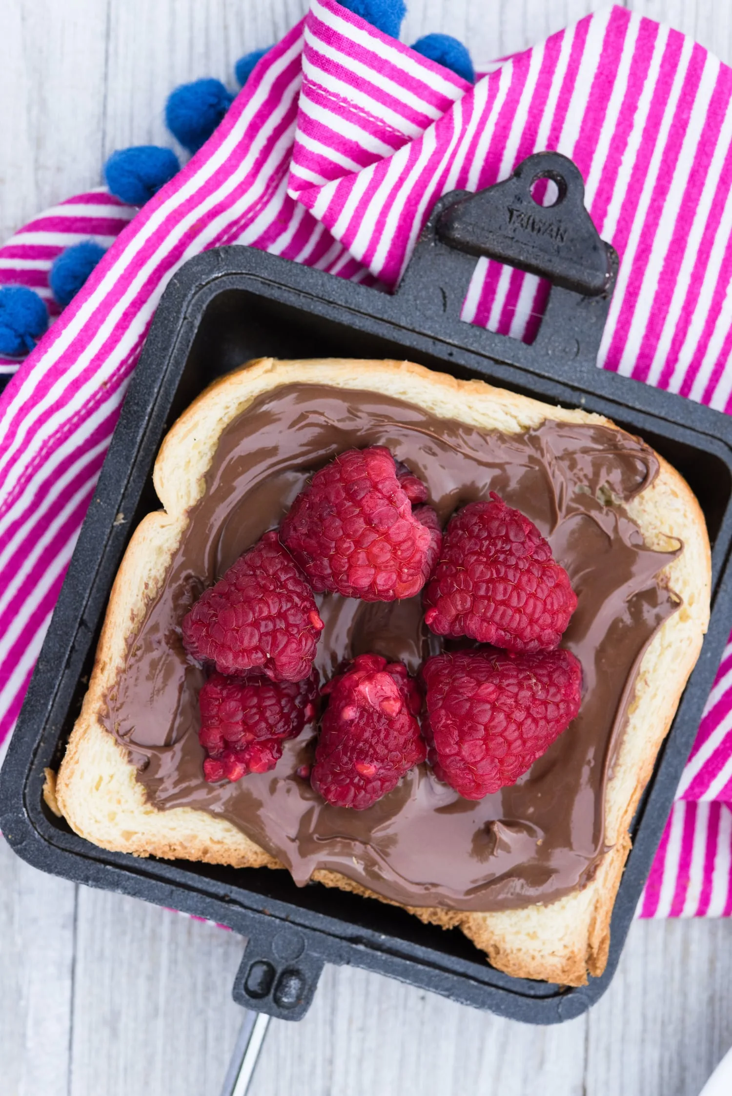 Best Camping Recipes! Raspberry Nutella mountain pies from entertaining blog @cydconverse