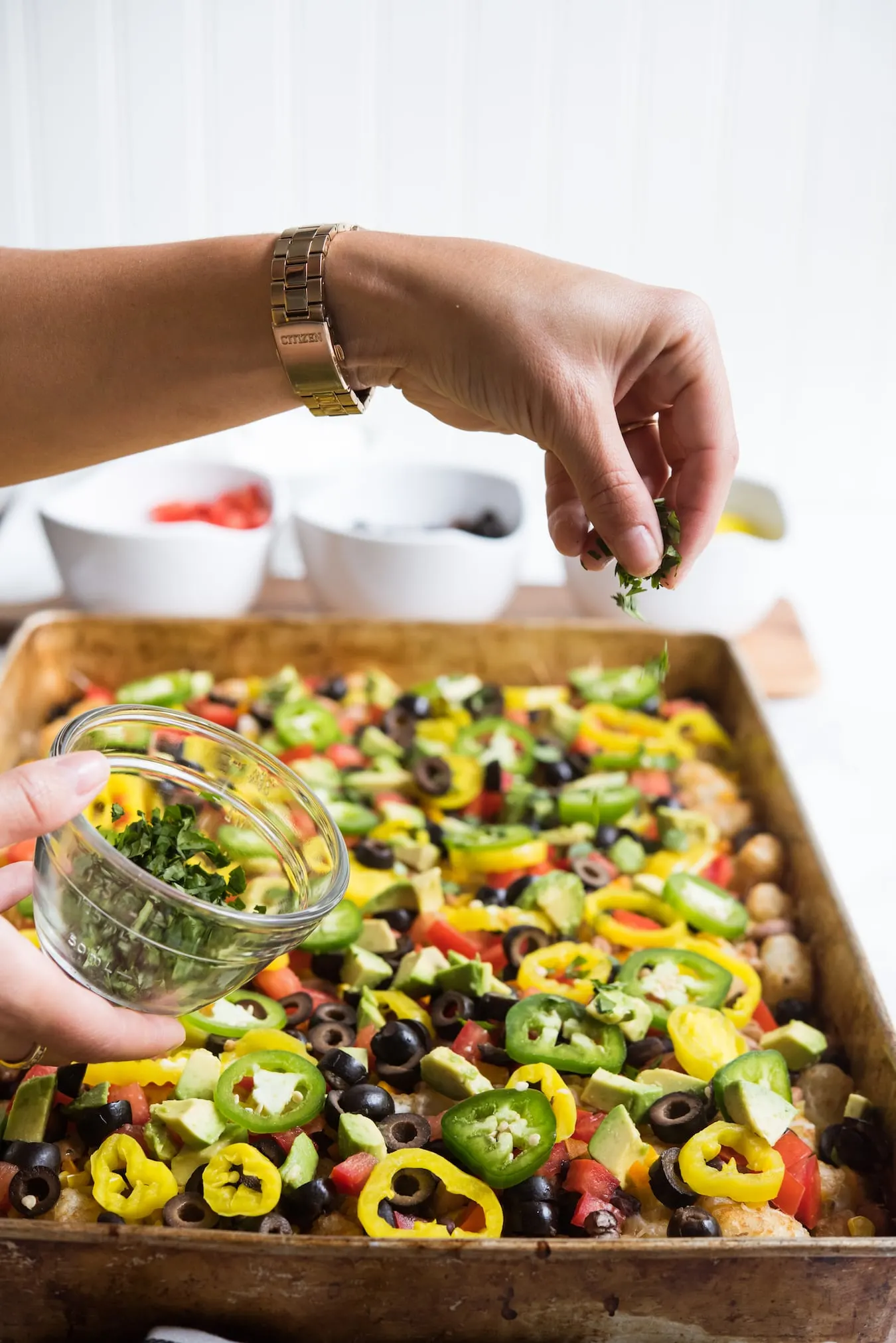 Easy game day recipes - loaded tater tot nachos from @cydconverse!