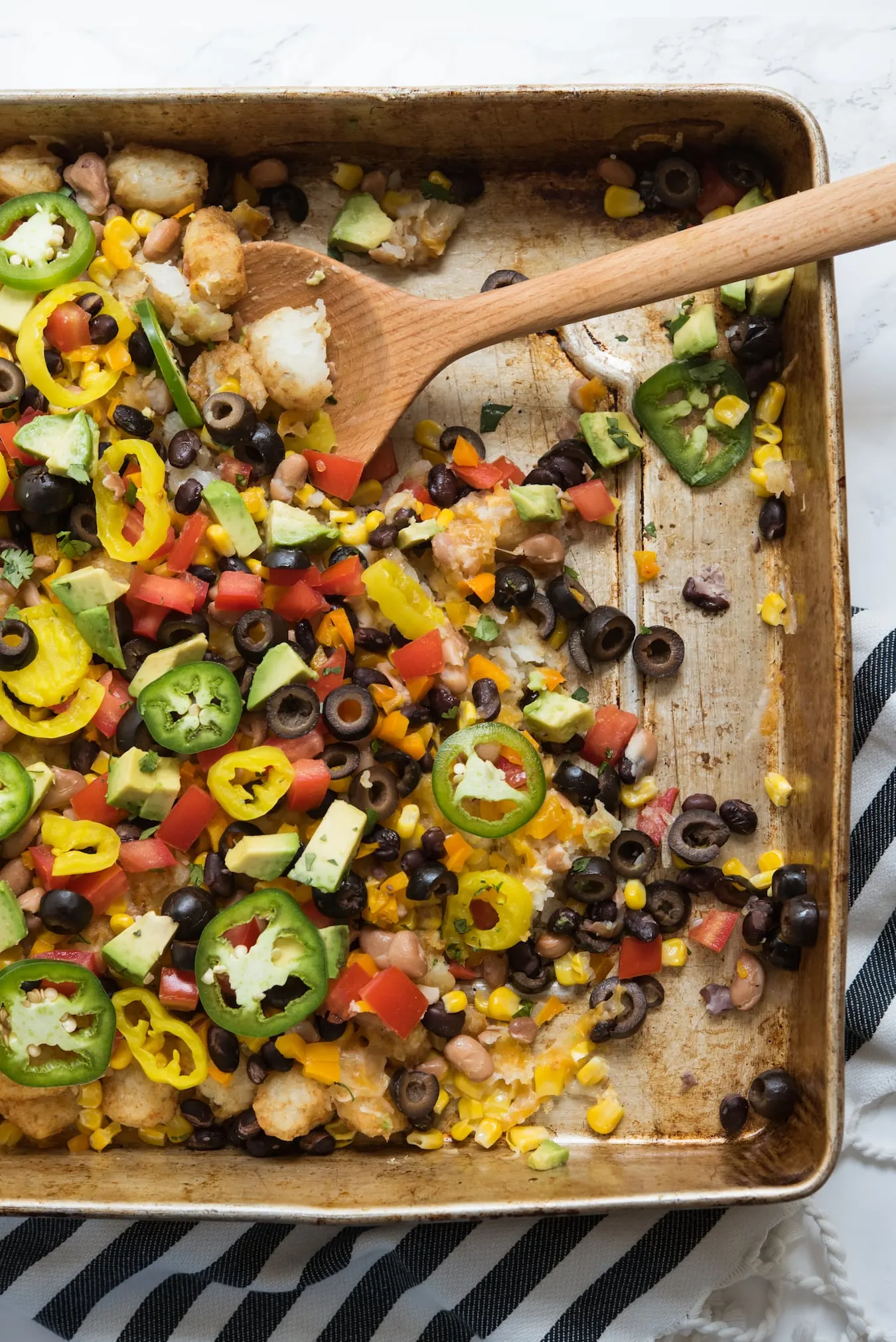 Easy game day recipes - loaded tater tot nachos from @cydconverse!