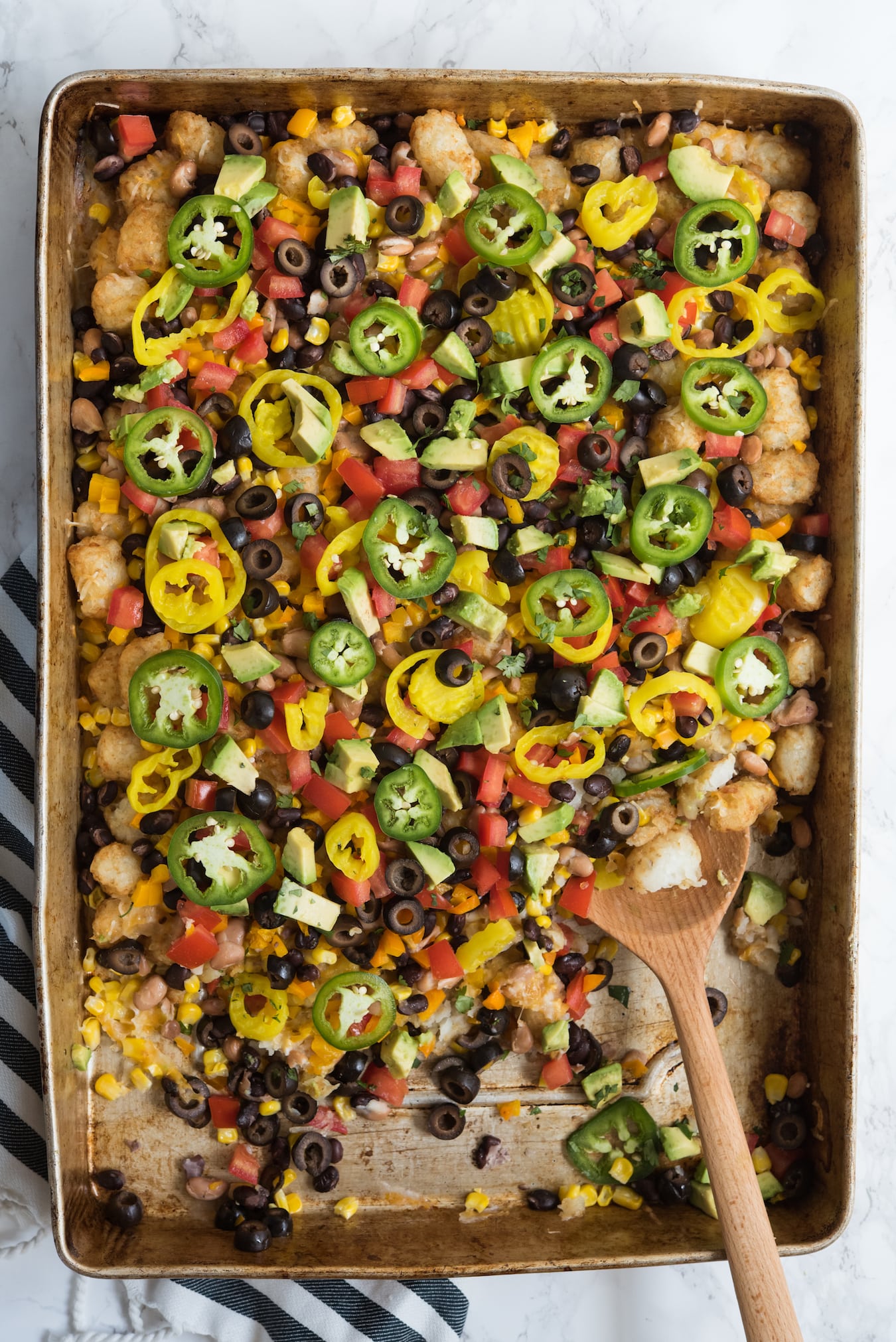 Easy game day recipes - loaded tater tot nachos from @cydconverse!