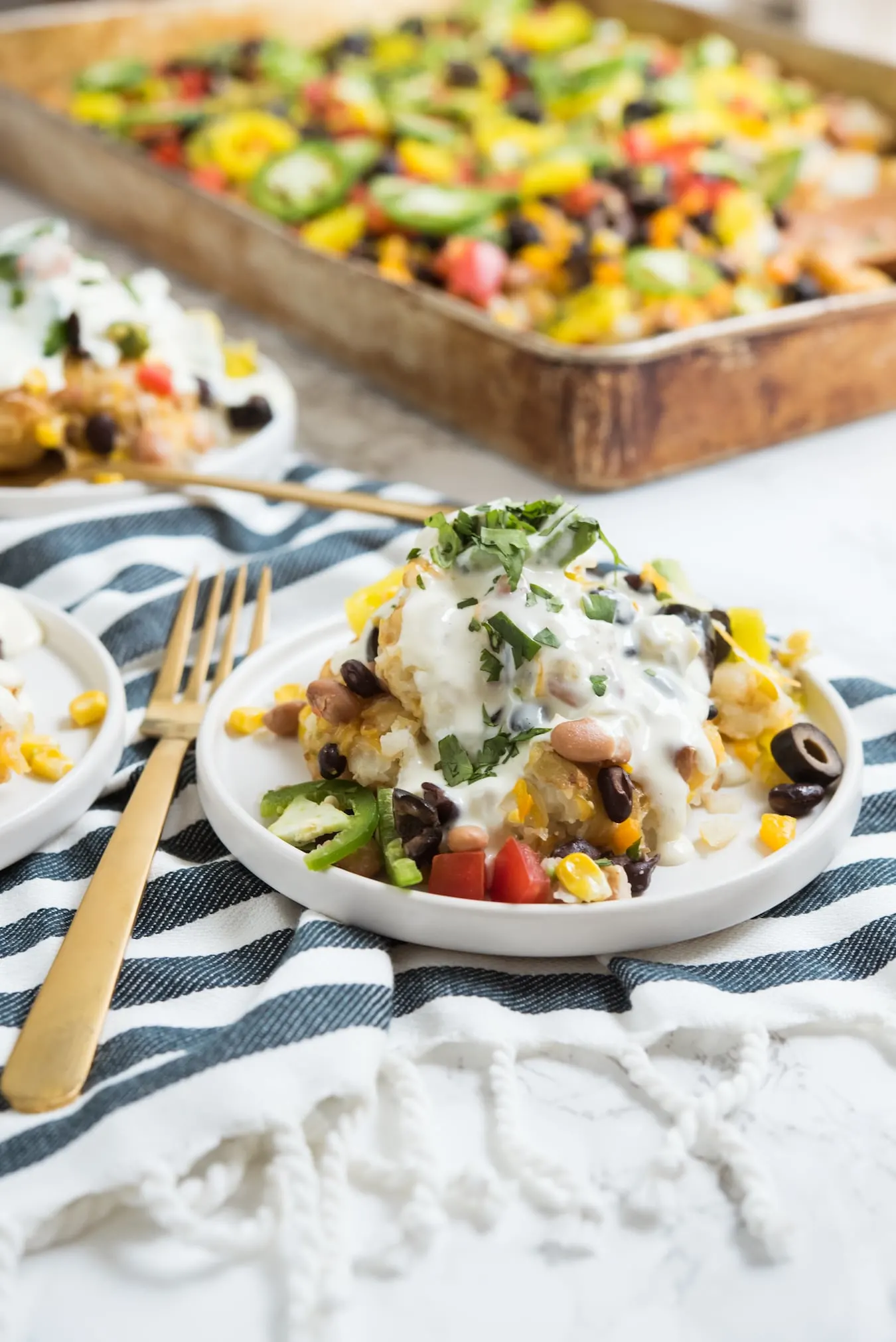 Easy game day recipes - loaded tater tot nachos from @cydconverse!