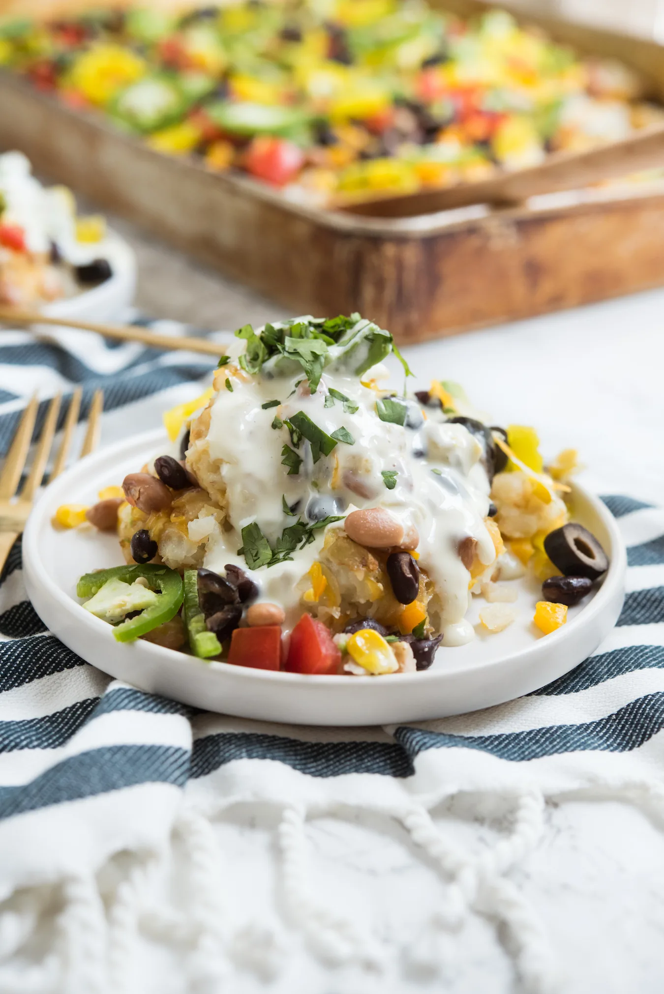 Easy game day recipes - loaded tater tot nachos from @cydconverse!