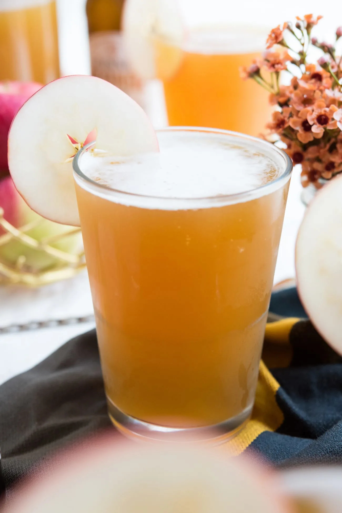 Apple Cider Beermosa | Entertaining tips, party ideas, recipes and more from entertaining blog @cydconverse