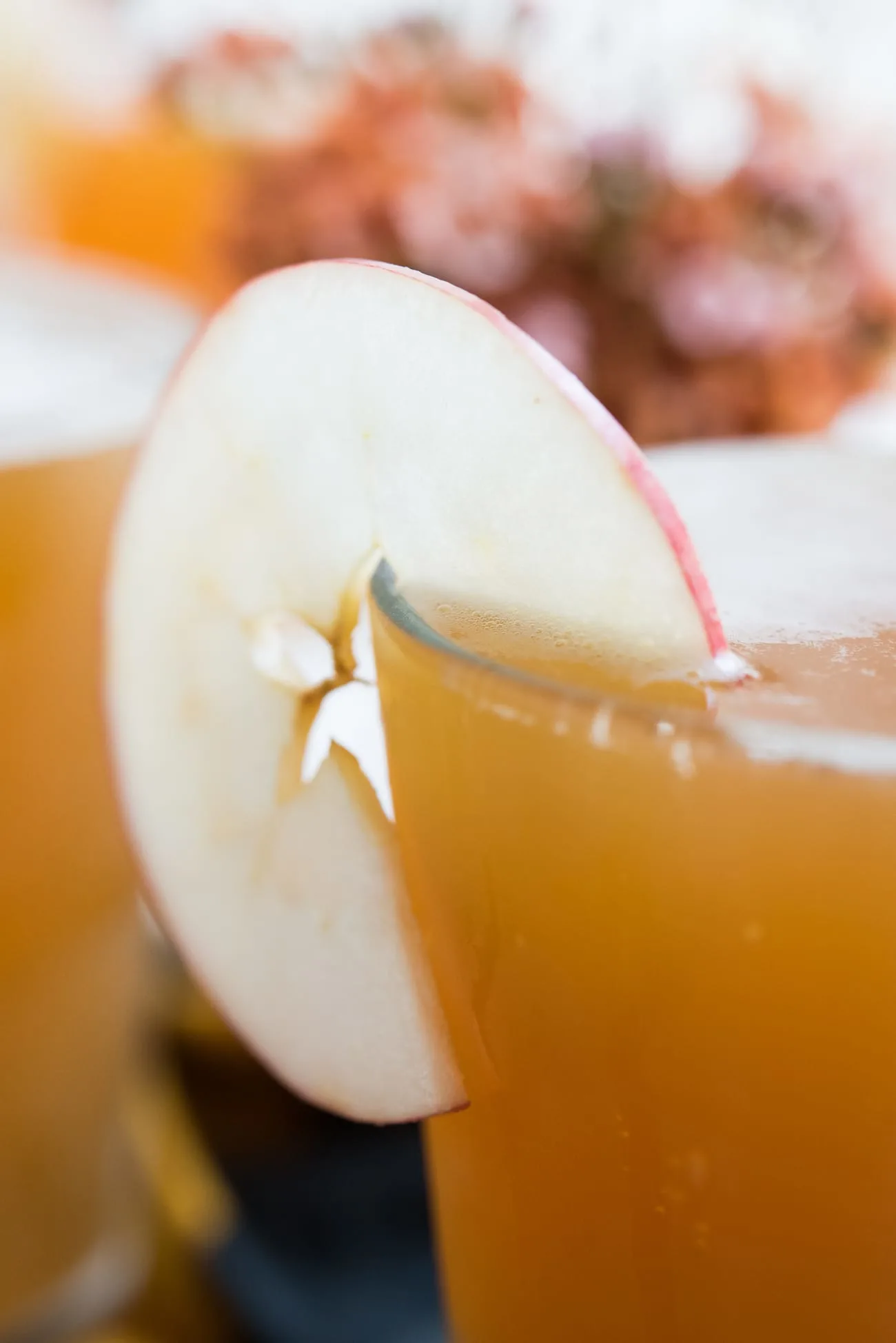 Apple Cider Beermosa | Entertaining tips, party ideas, recipes and more from entertaining blog @cydconverse