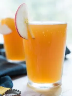 Apple Cider Beermosa | Entertaining tips, party ideas, recipes and more from entertaining blog @cydconverse