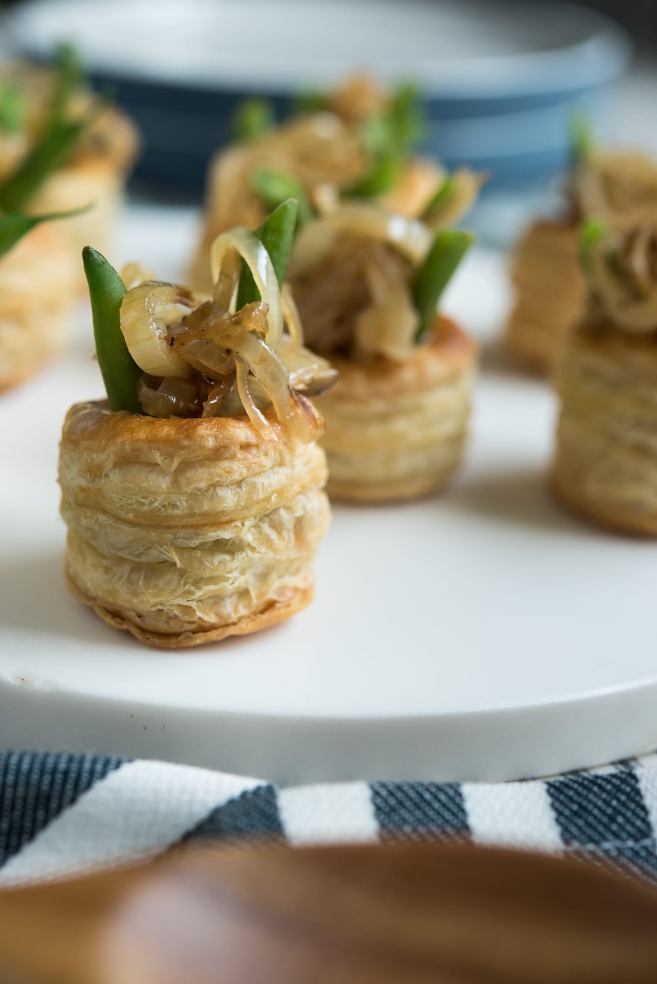 Mini Green Bean Casserole Puffs | Unique Thanksgiving recipes, Thanksgiving appetizers and Thanksgiving hosting tips from entertaining blog @cydconverse