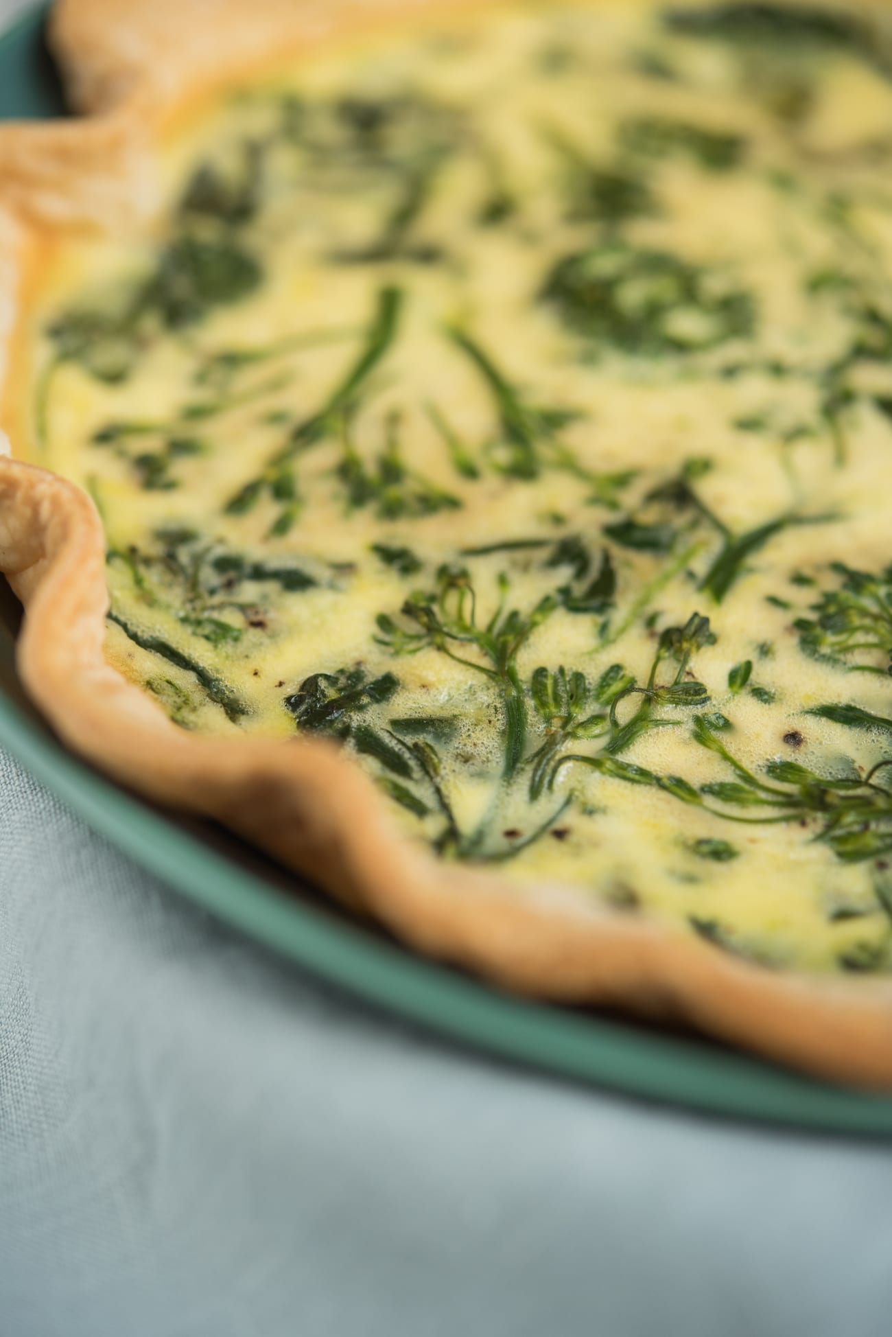 Spinach and Broccolini Goat Cheese Quiche | Friendsgiving recipes, Thanksgiving recipes, party ideas and entertaining tips from entertaining blog @cydconverse