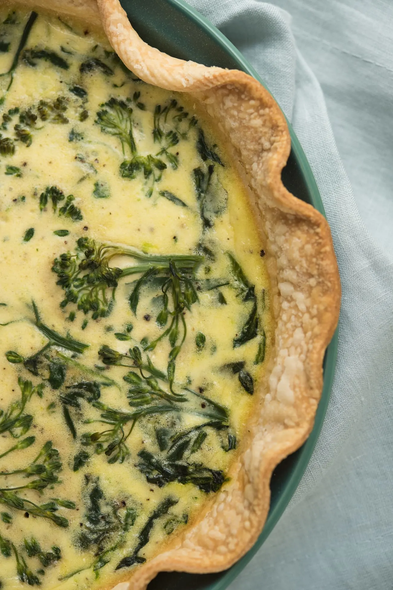 Spinach and Broccolini Goat Cheese Quiche | Friendsgiving recipes, Thanksgiving recipes, party ideas and entertaining tips from entertaining blog @cydconverse