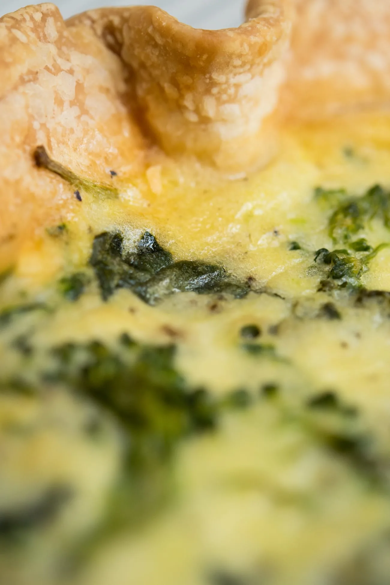 Spinach and Broccolini Goat Cheese Quiche | Friendsgiving recipes, Thanksgiving recipes, party ideas and entertaining tips from entertaining blog @cydconverse