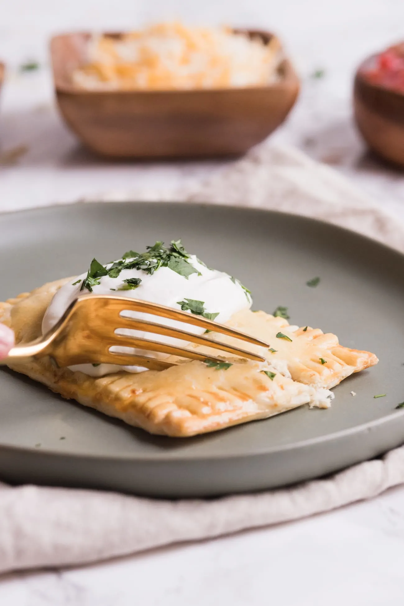 Make these crazy good homemade veggie taco pop tarts for your next game day party! Visit entertaining blog @cydconverse for the recipe