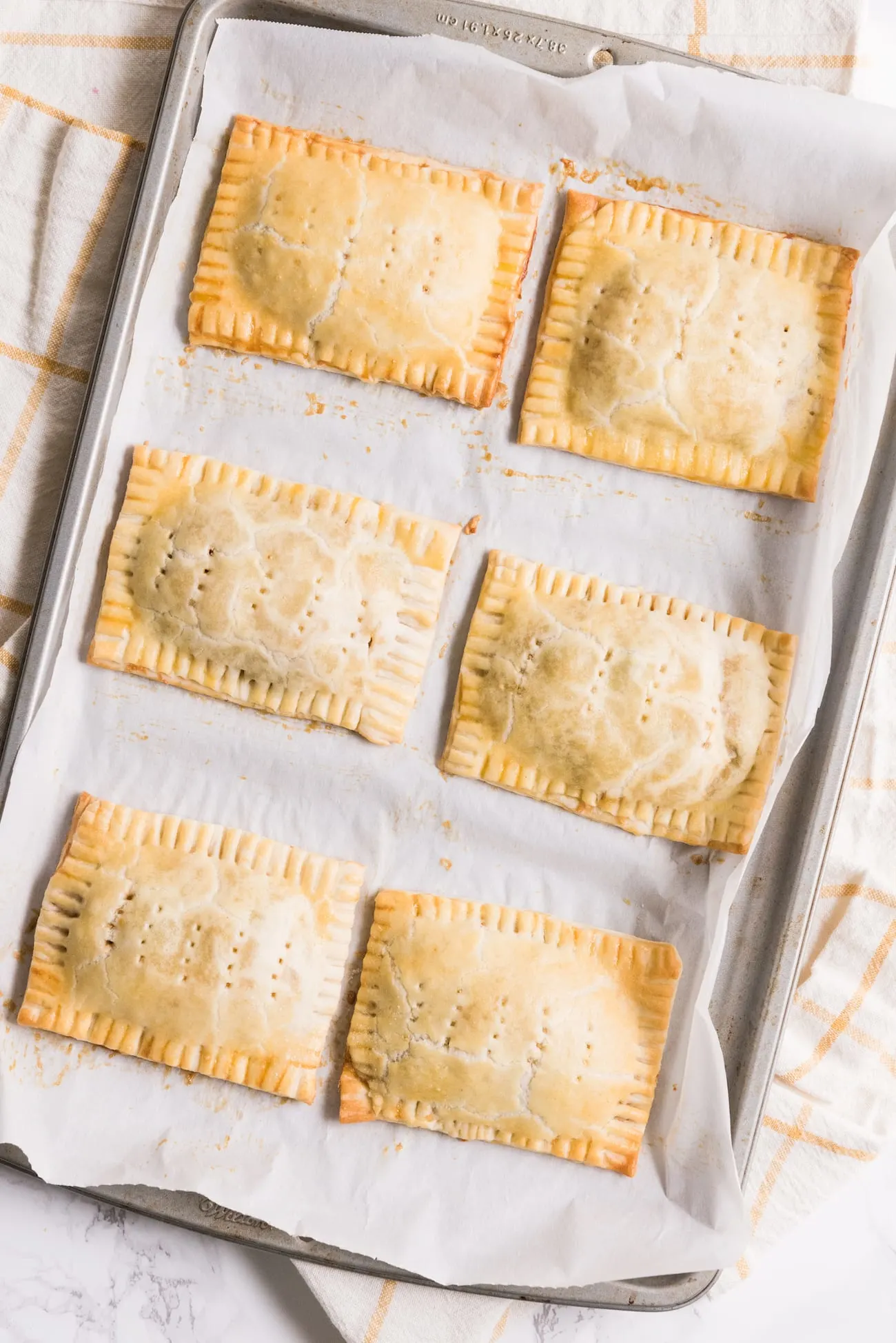 Make these crazy good homemade veggie taco pop tarts for your next game day party! Visit entertaining blog @cydconverse for the recipe