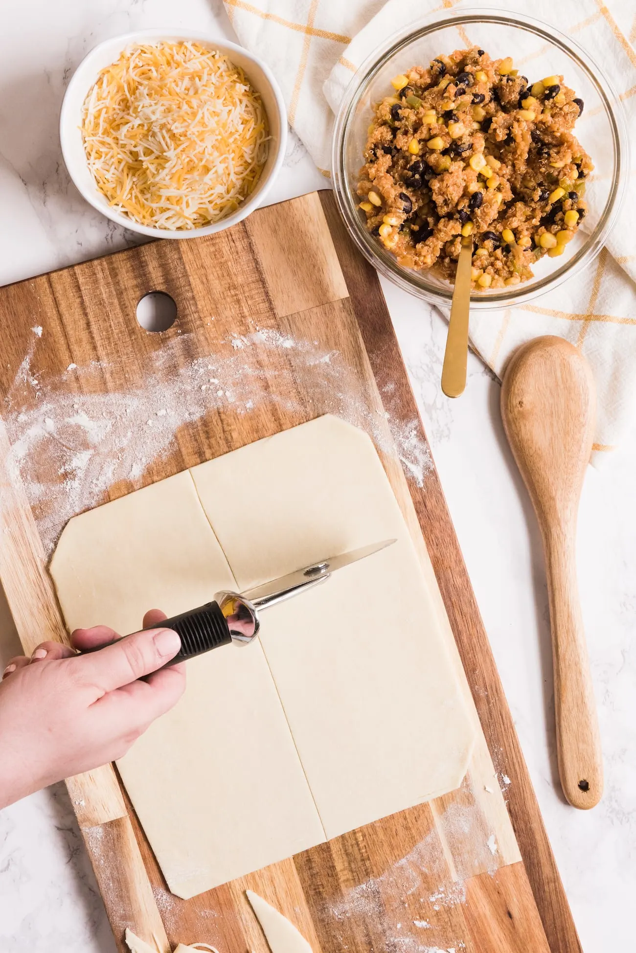 Make these crazy good homemade veggie taco pop tarts for your next game day party! Visit entertaining blog @cydconverse for the recipe