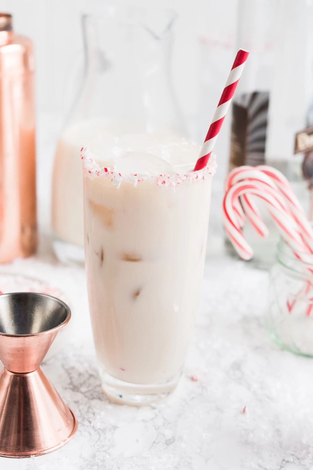 White Chocolate Peppermint White Russian | Christmas cocktails and holiday entertaining tips from entertaining blog @cydconverse