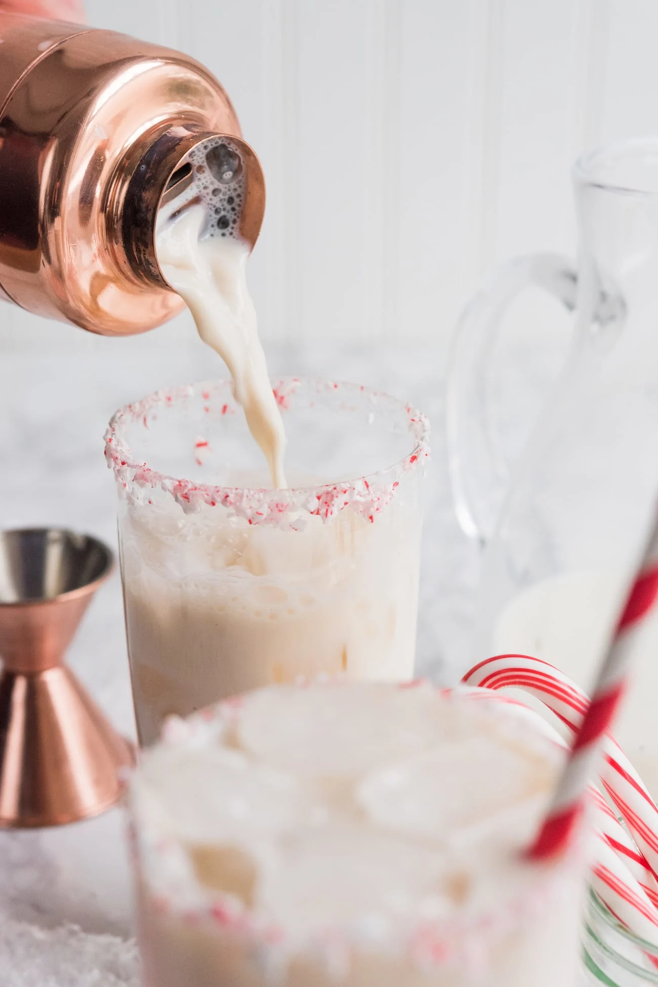 White Chocolate Peppermint White Russian | Christmas cocktails and holiday entertaining tips from entertaining blog @cydconverse