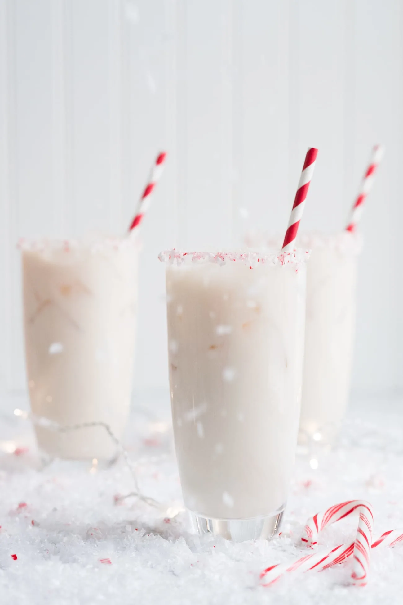 White Chocolate Peppermint White Russian | Christmas cocktails and holiday entertaining tips from entertaining blog @cydconverse