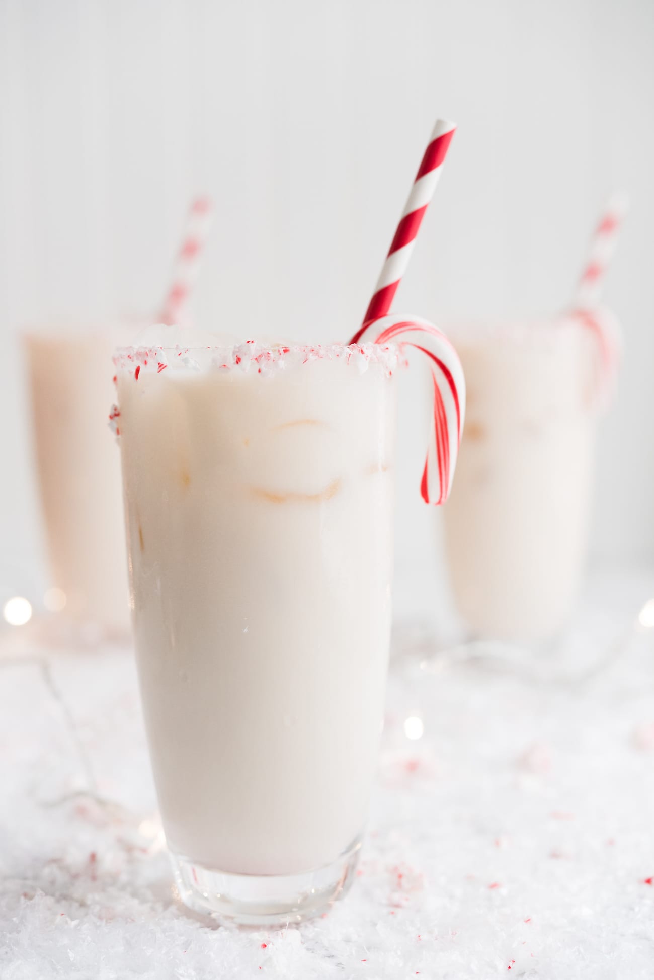 White Chocolate Peppermint White Russian | Christmas cocktails and holiday entertaining tips from entertaining blog @cydconverse
