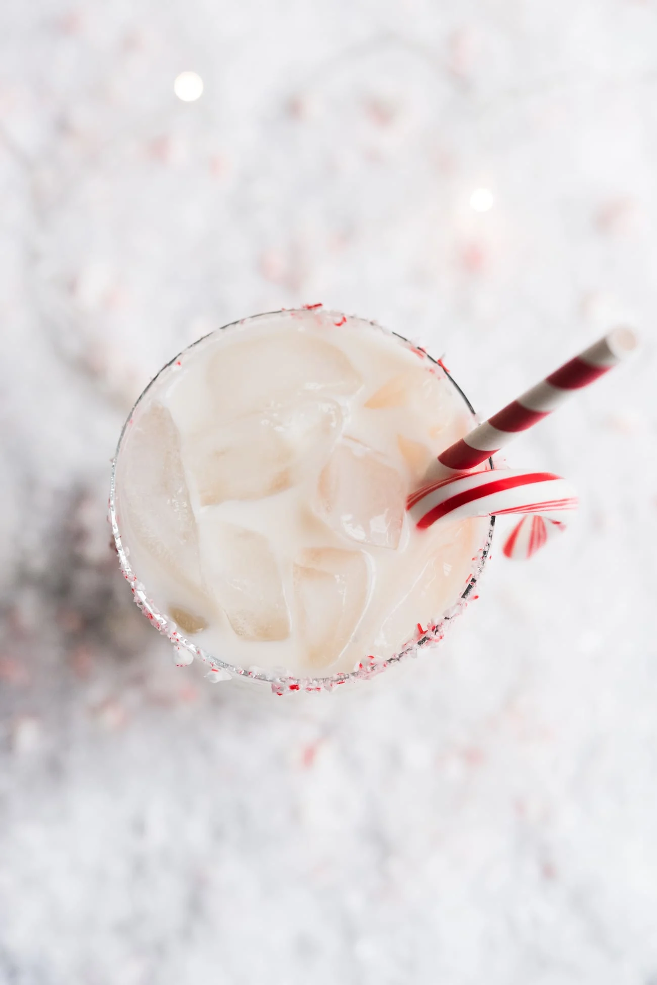 White Chocolate Peppermint White Russian | Christmas cocktails and holiday entertaining tips from entertaining blog @cydconverse