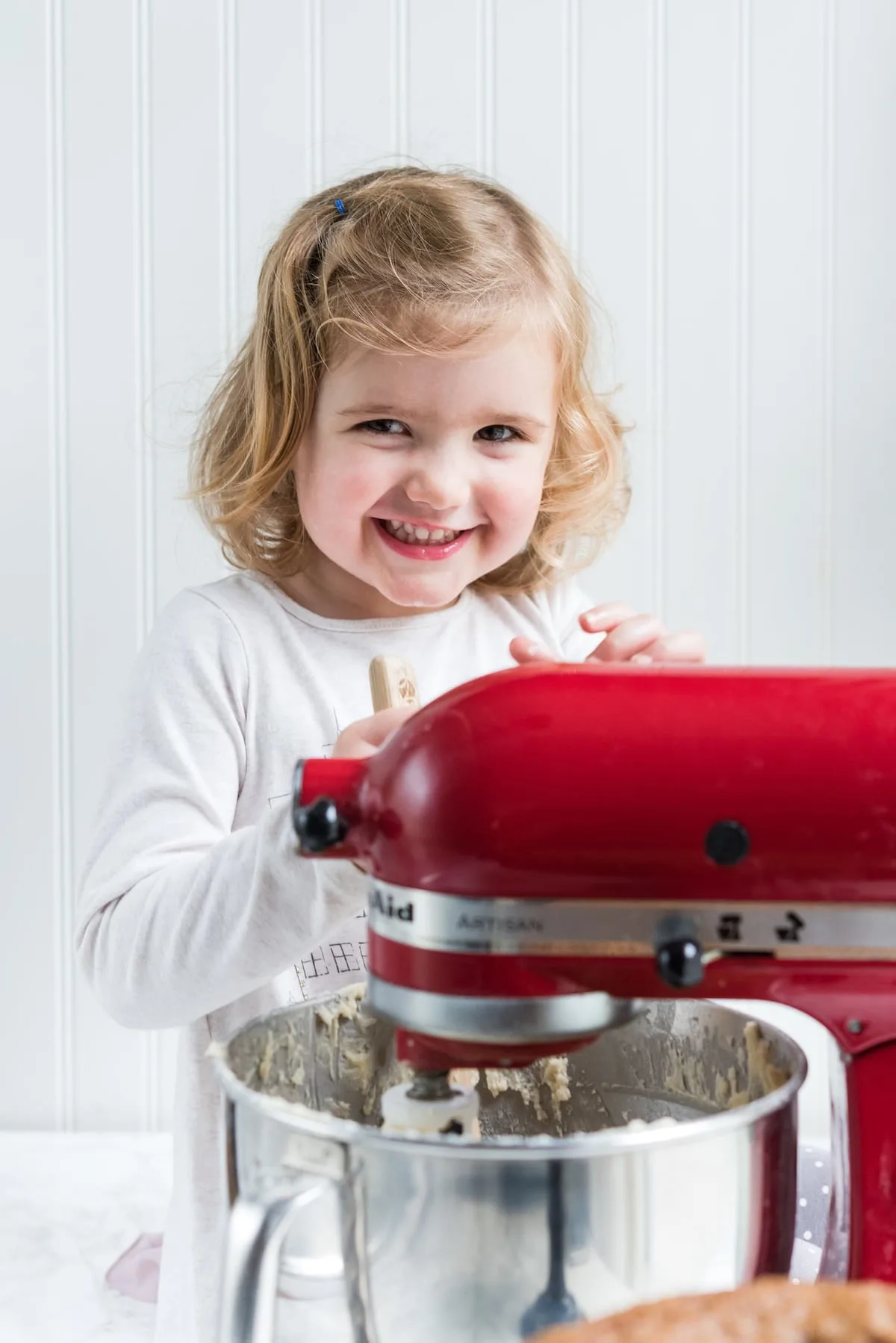 Tips for Baking with Kids and Easy Baking Recipes for Kids | Christmas entertaining, Christmas baking, Christmas cookie recipes and entertaining tips from entertaining blog @cydconverse