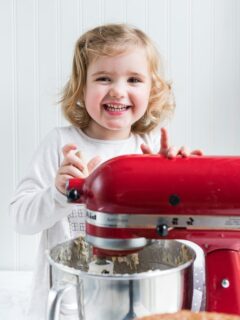 Tips for Baking with Kids and Easy Baking Recipes for Kids | Christmas entertaining, Christmas baking, Christmas cookie recipes and entertaining tips from entertaining blog @cydconverse