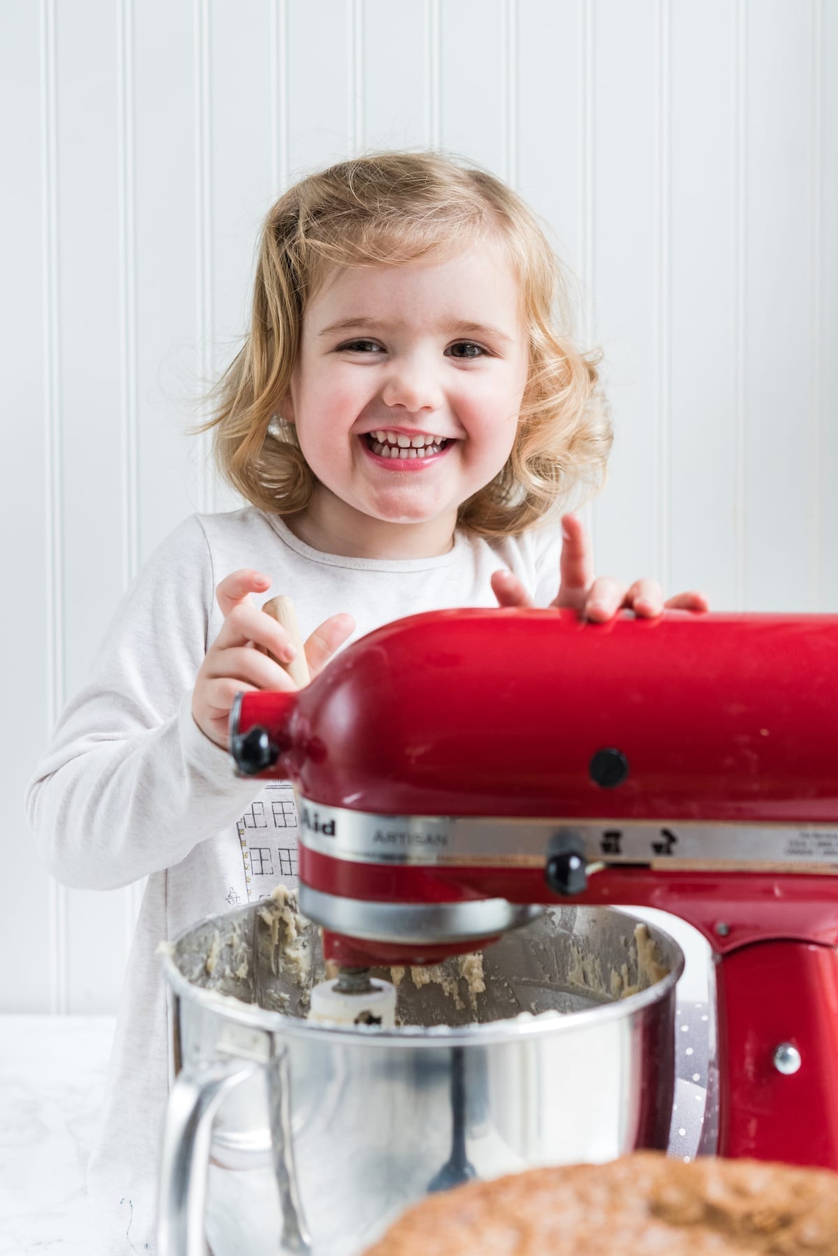 Tips for Baking with Kids and Easy Baking Recipes for Kids | Christmas entertaining, Christmas baking, Christmas cookie recipes and entertaining tips from entertaining blog @cydconverse