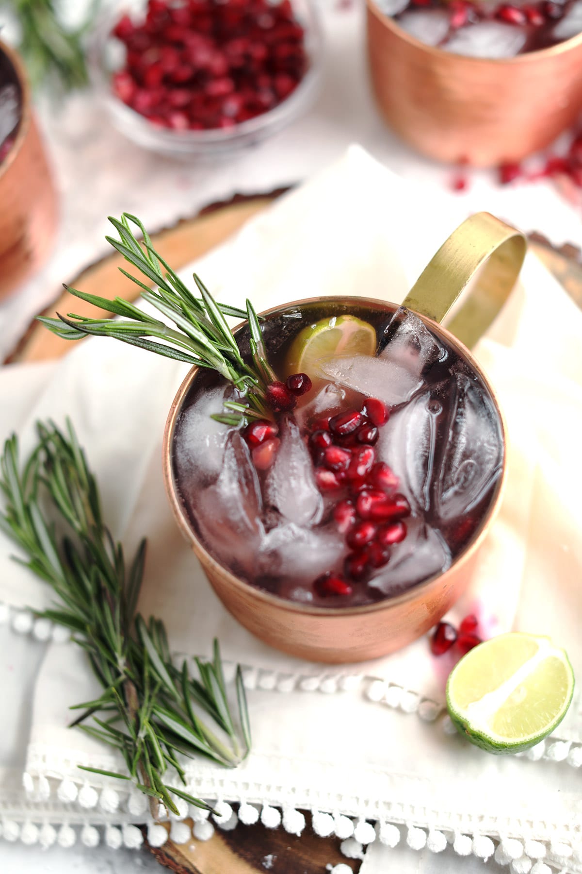 A Kris Kringle North Pole Moscow Mule | Christmas cocktails, Christmas recipes and Christmas party ideas from entertaining blog @cydconverse