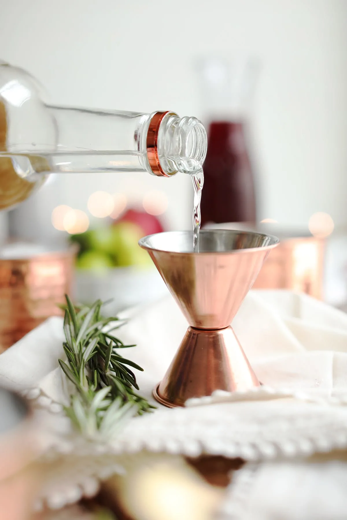 A Kris Kringle North Pole Moscow Mule | Christmas cocktails, Christmas recipes and Christmas party ideas from entertaining blog @cydconverse