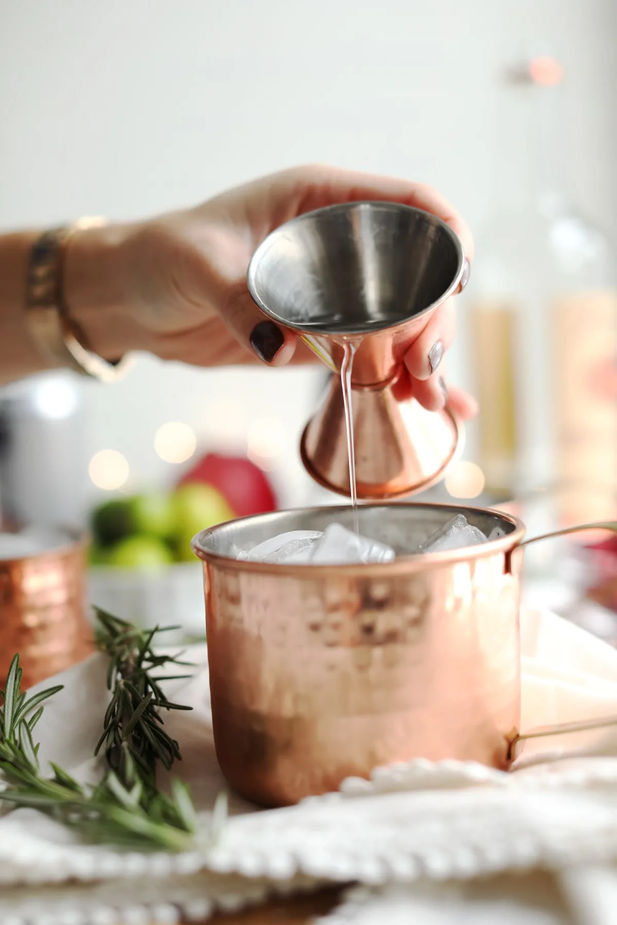 A Kris Kringle North Pole Moscow Mule | Christmas cocktails, Christmas recipes and Christmas party ideas from entertaining blog @cydconverse