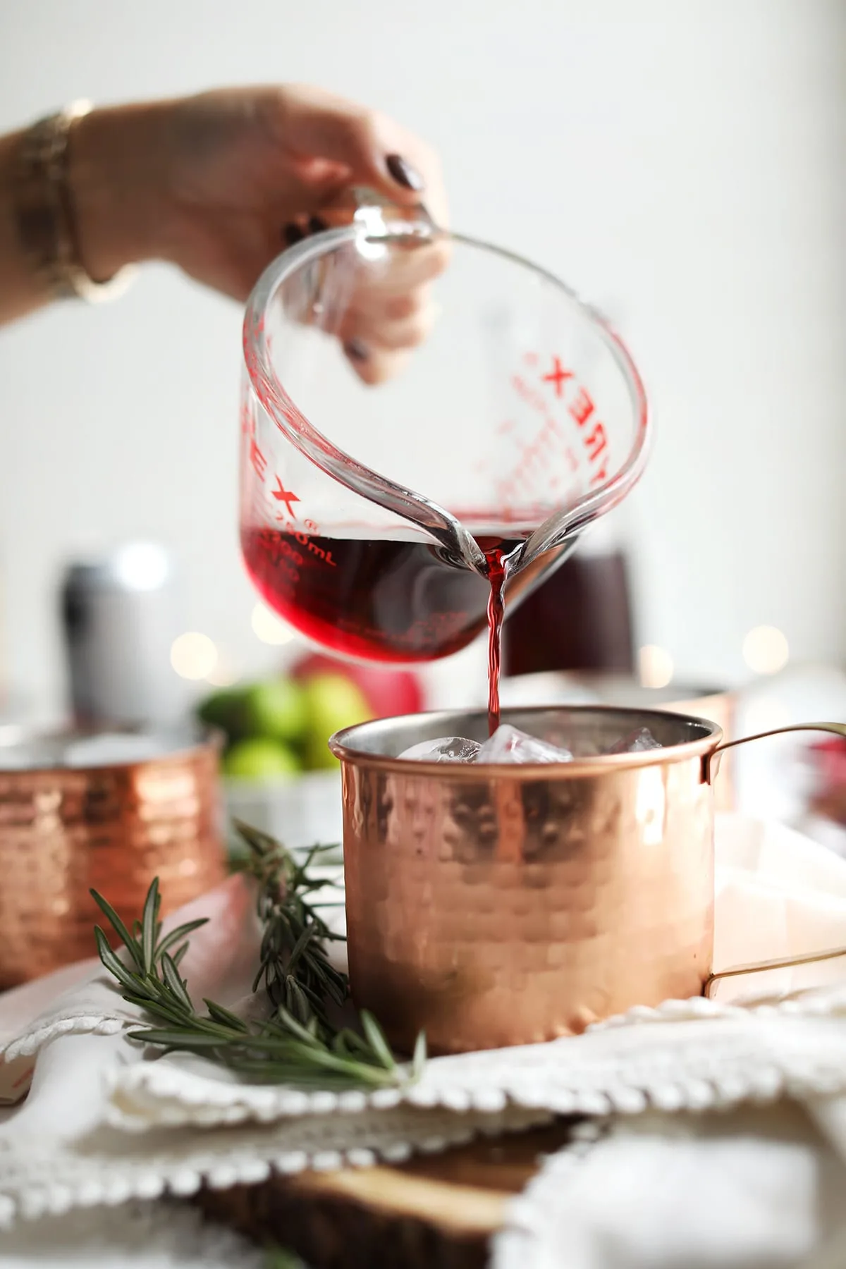 A Kris Kringle North Pole Moscow Mule | Christmas cocktails, Christmas recipes and Christmas party ideas from entertaining blog @cydconverse