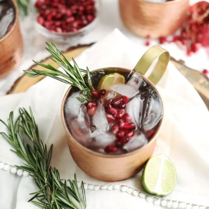 A Kris Kringle North Pole Moscow Mule | Christmas cocktails, Christmas recipes and Christmas party ideas from entertaining blog @cydconverse