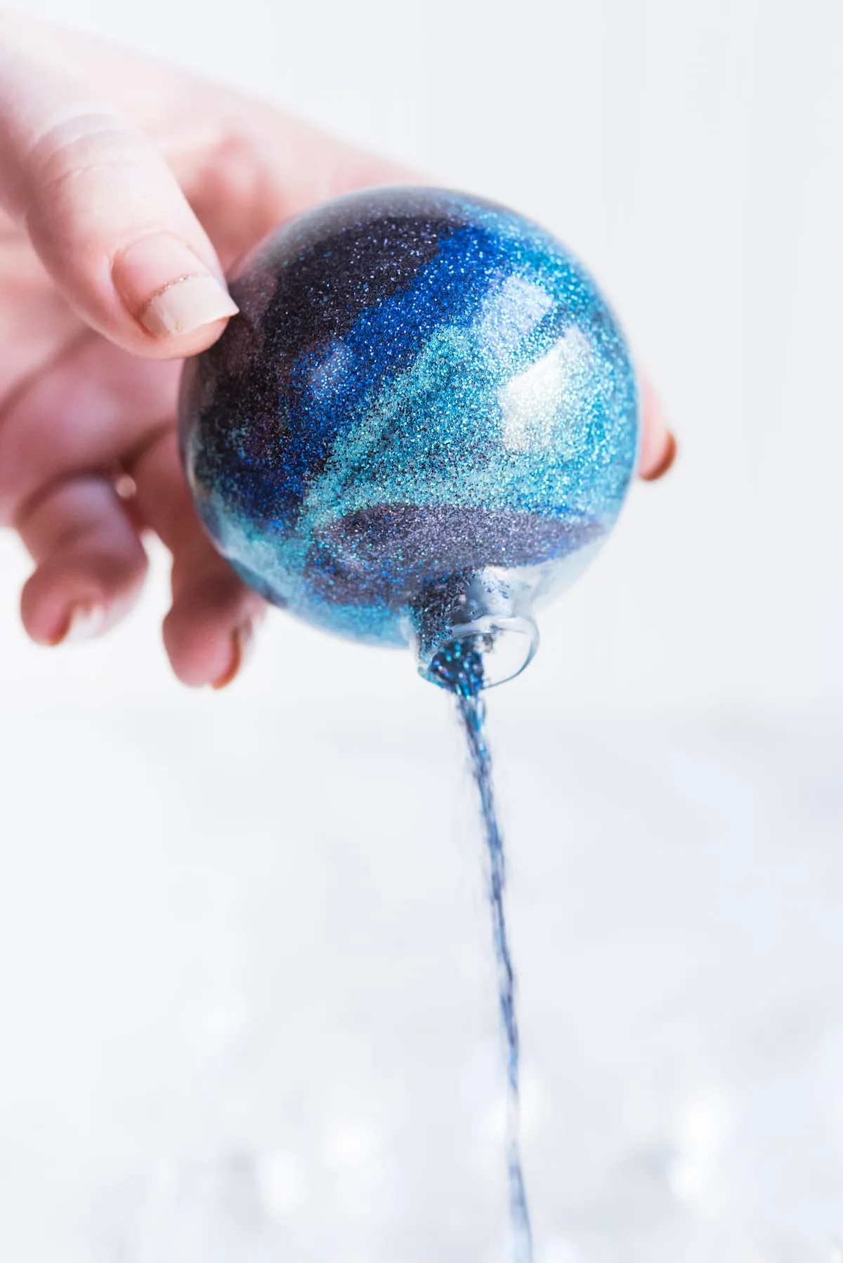 DIY Galaxy Homemade Ornaments | DIY ornaments, glitter ornaments, Christmas entertaining and entertaining tips from entertaining blog @cydconverse