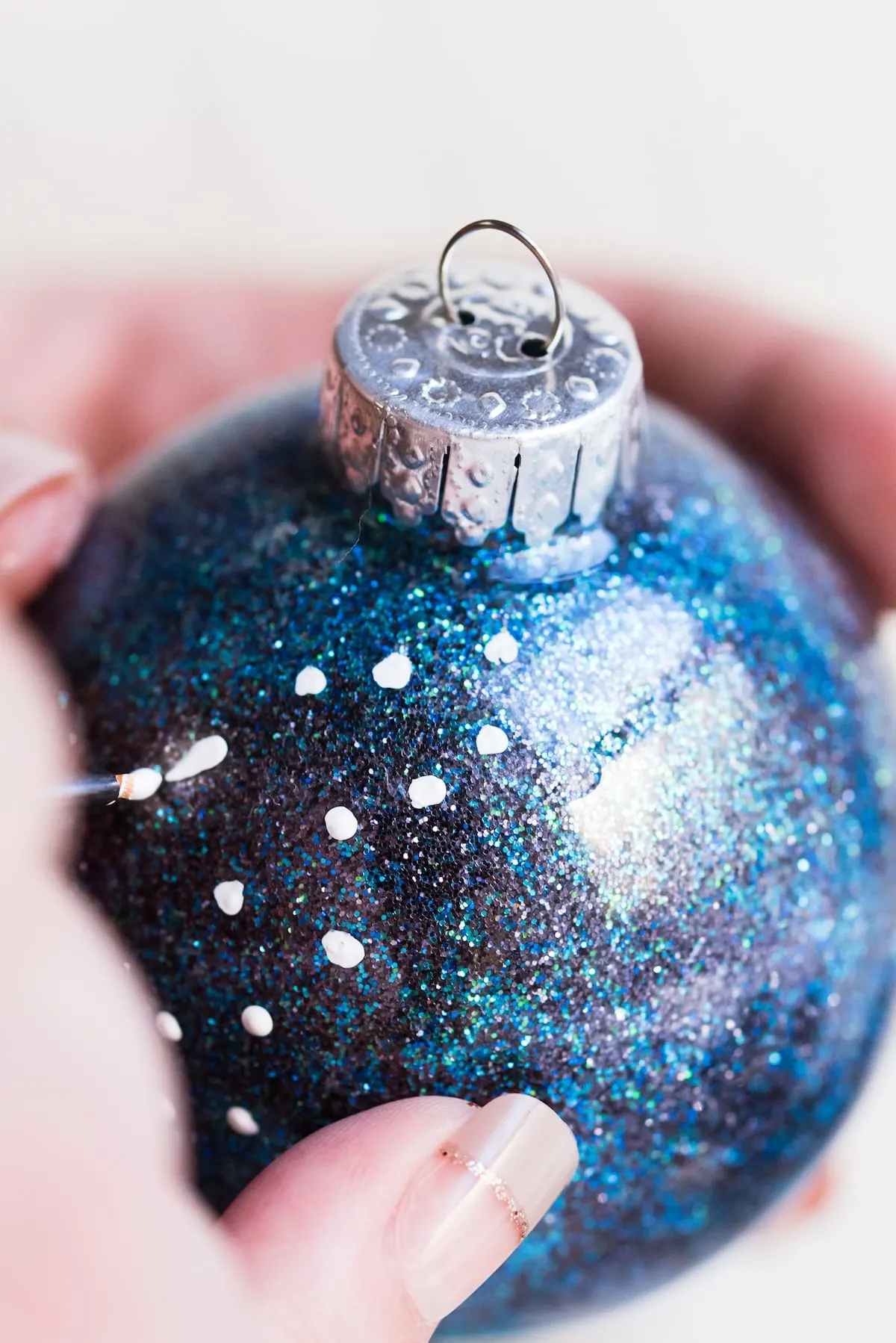 DIY Galaxy Homemade Ornaments | DIY ornaments, glitter ornaments, Christmas entertaining and entertaining tips from entertaining blog @cydconverse