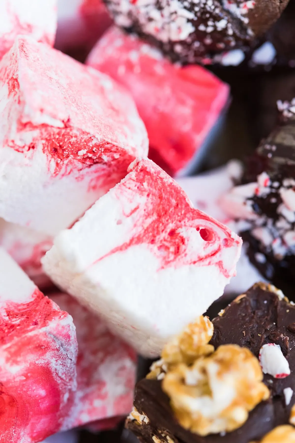 How to Make Homemade Marshmallows and a Peppermint Marshmallow Recipe | Christmas recipes, Christmas party ideas, entertaining tips and more from entertaining blog@cydconverse