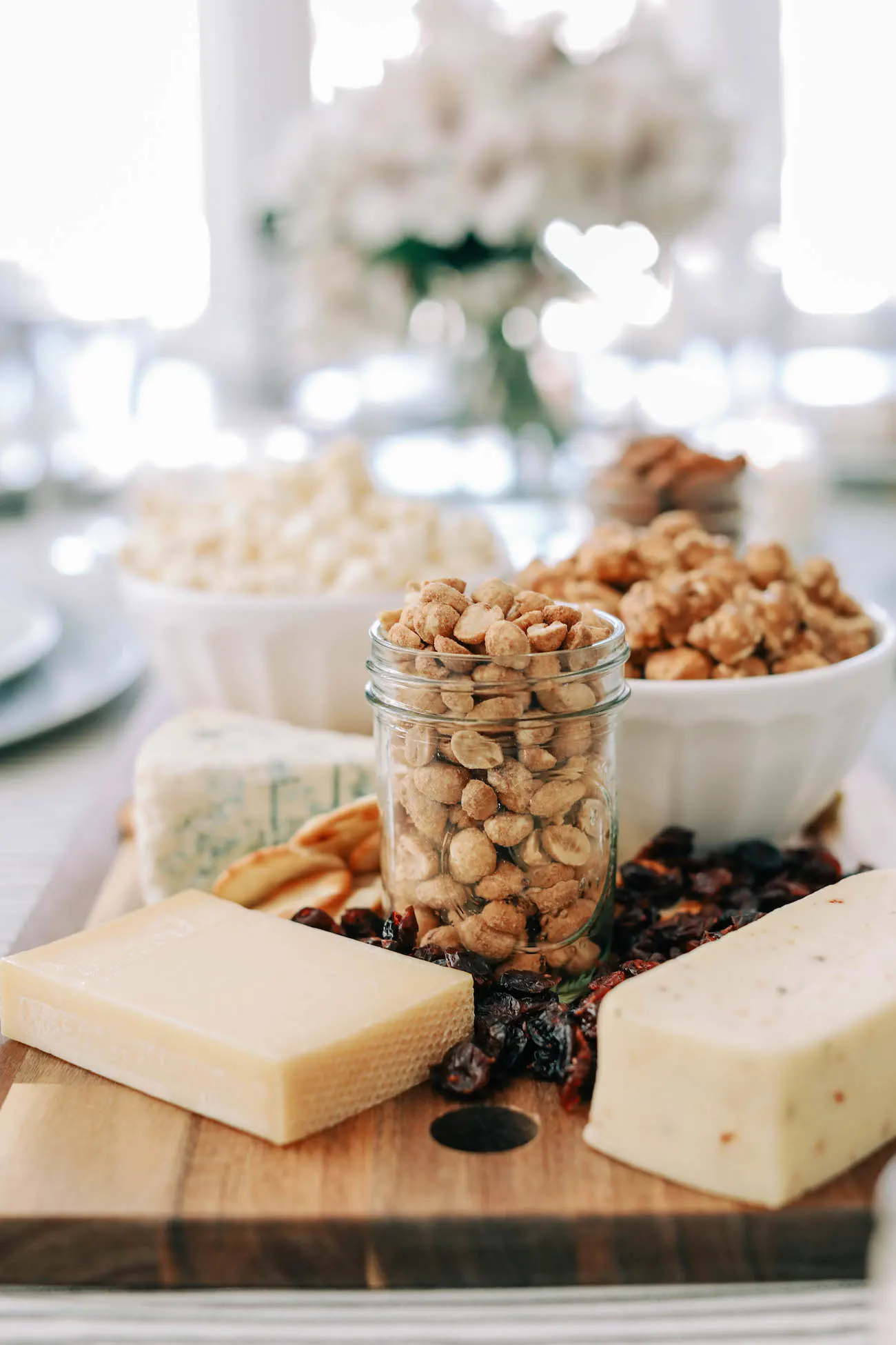 Setting the Table for a Casual Dinner Party | Dinner party ideas, party recipes, cocktail recipes and dinner party ideas from entertaining blog @cydconverse