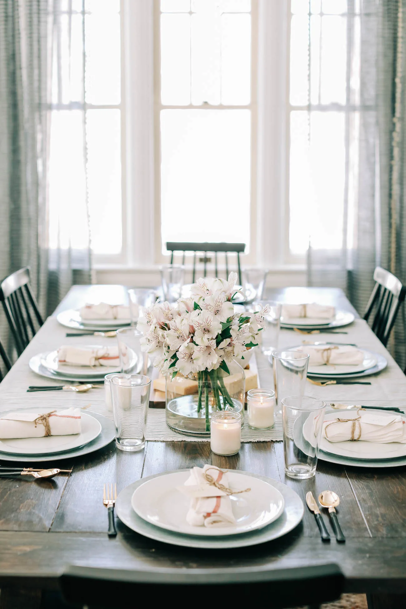 Setting the Table for a Casual Dinner Party | Dinner party ideas, party recipes, cocktail recipes and dinner party ideas from entertaining blog @cydconverse