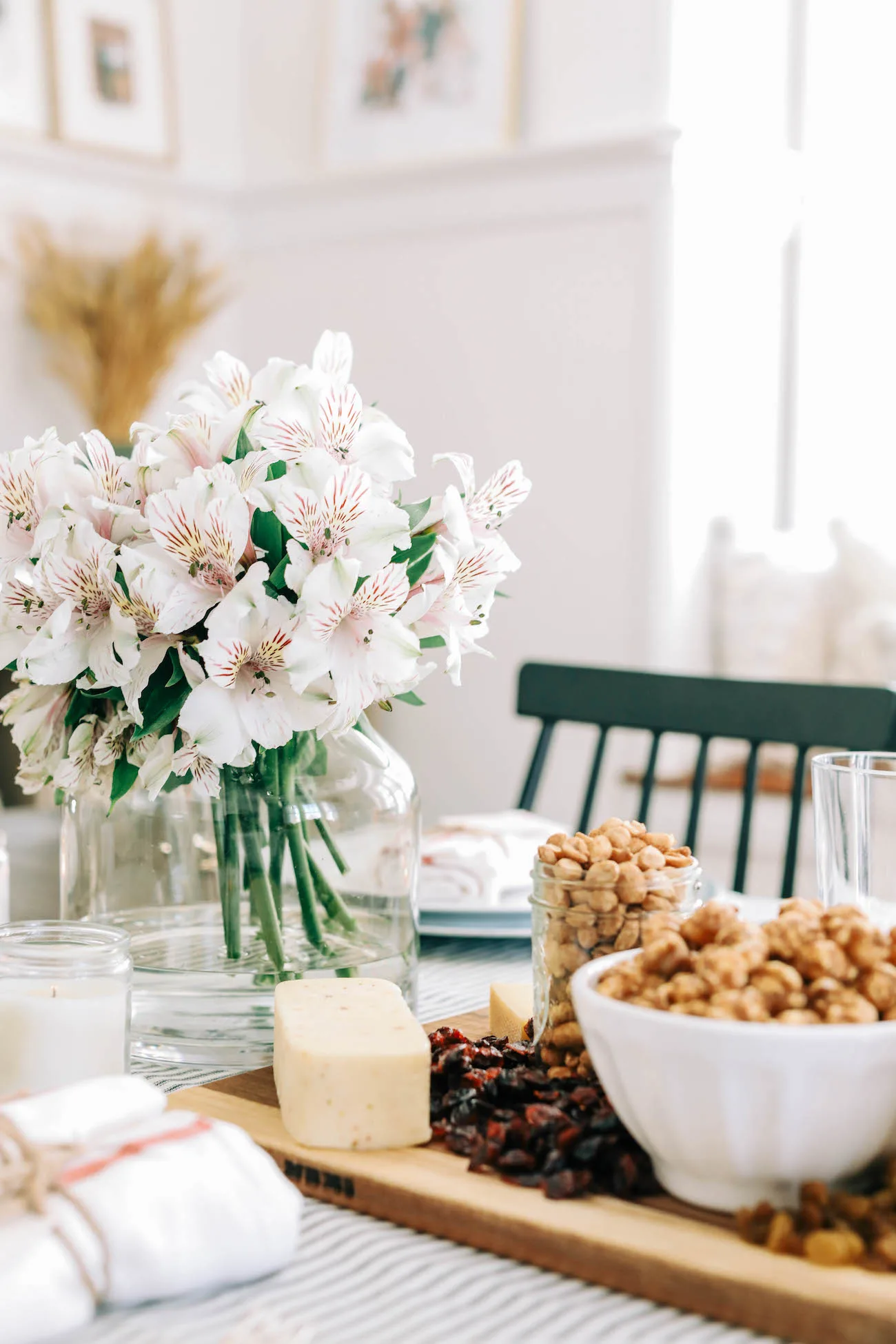 Setting the Table for a Casual Dinner Party | Dinner party ideas, party recipes, cocktail recipes and dinner party ideas from entertaining blog @cydconverse