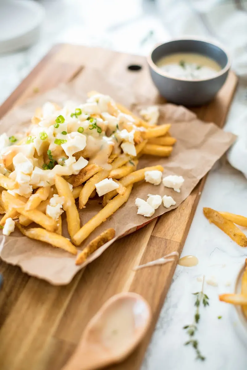 Vegetarian Poutine Recipe with Vegetarian Gravy | Entertaining blog, party appetizers, fun party foods and cocktail recipes from @cydconverse