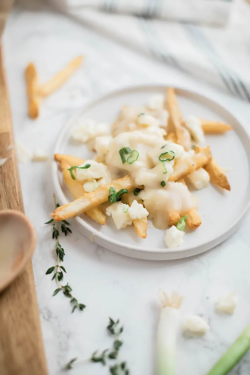 Vegetarian Poutine Recipe with Vegetarian Gravy | Entertaining blog, party appetizers, fun party foods and cocktail recipes from @cydconverse