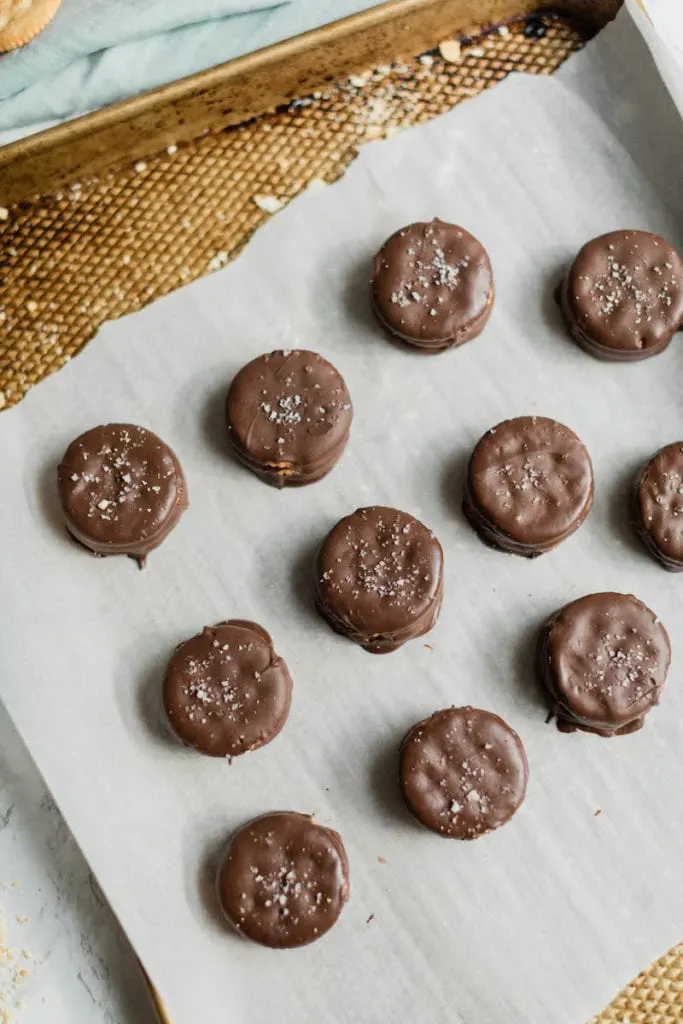 Homemade Peanut Butter Cups Recipe - Easy no-bake desserts, peanut butter desserts and more from @cydconverse