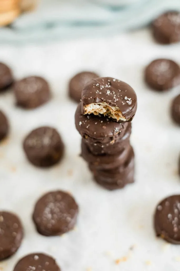 No-Bake Homemade Peanut Butter Cups (Made with Crackers!) - The ...