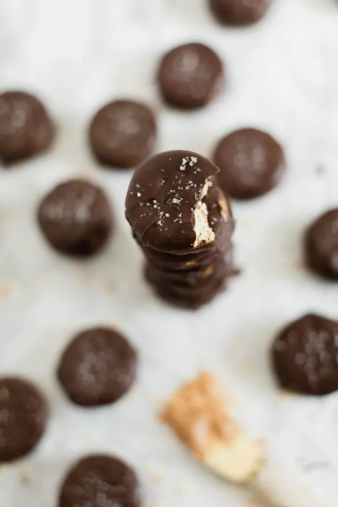 Homemade Peanut Butter Cups Recipe - Easy no-bake desserts, peanut butter desserts and more from @cydconverse