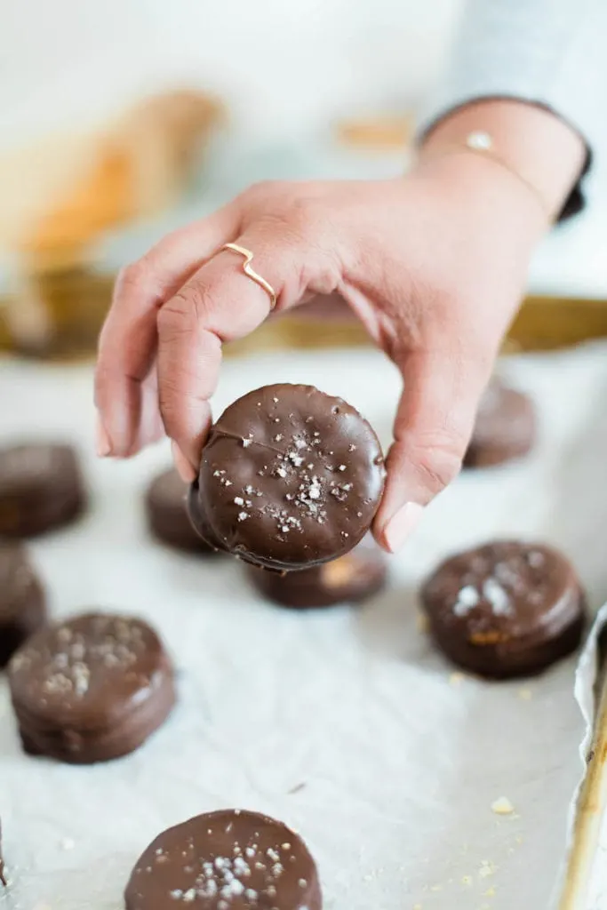 Homemade Peanut Butter Cups Recipe - Easy no-bake desserts, peanut butter desserts and more from @cydconverse