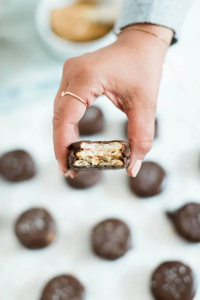 Homemade Peanut Butter Cups Recipe - Easy no-bake desserts, peanut butter desserts and more from @cydconverse