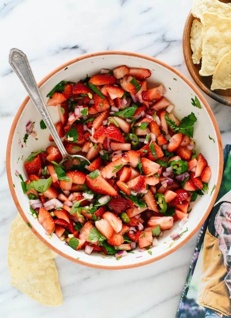 Party Appetizers: Strawberry Salsa Recipe (An easy summer appetizer!)