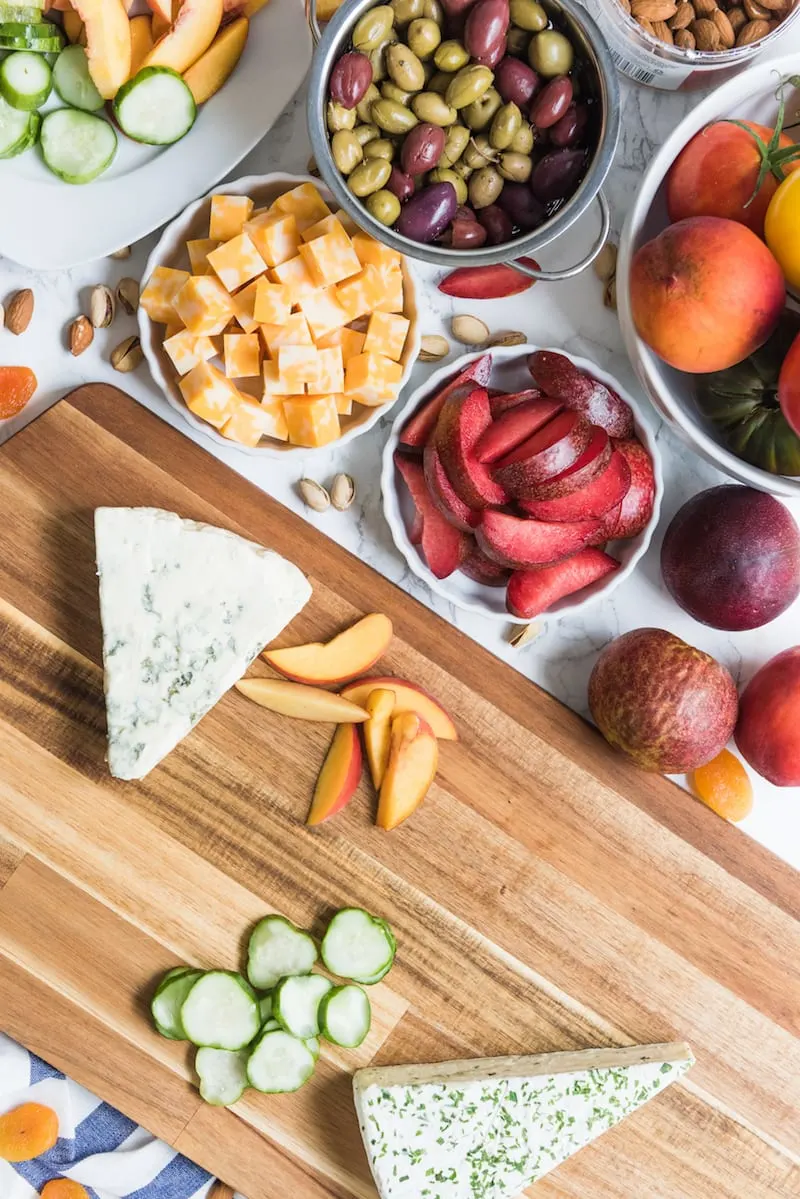 Easy Party Appetizers: Summer Harvest Cheese Board from @cydconverse